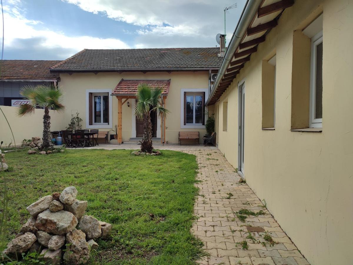 Jardin De Coubertin Apartment Beziers Exterior photo